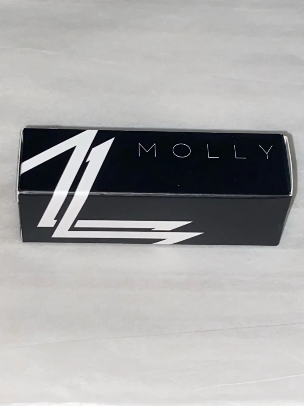 Molly Freya 084 Creamy Mauve-Pink Lipstick — Hydrating Everyday Shade